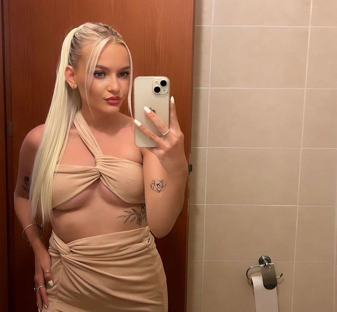 Slut From Manchester #JeHnAiaw