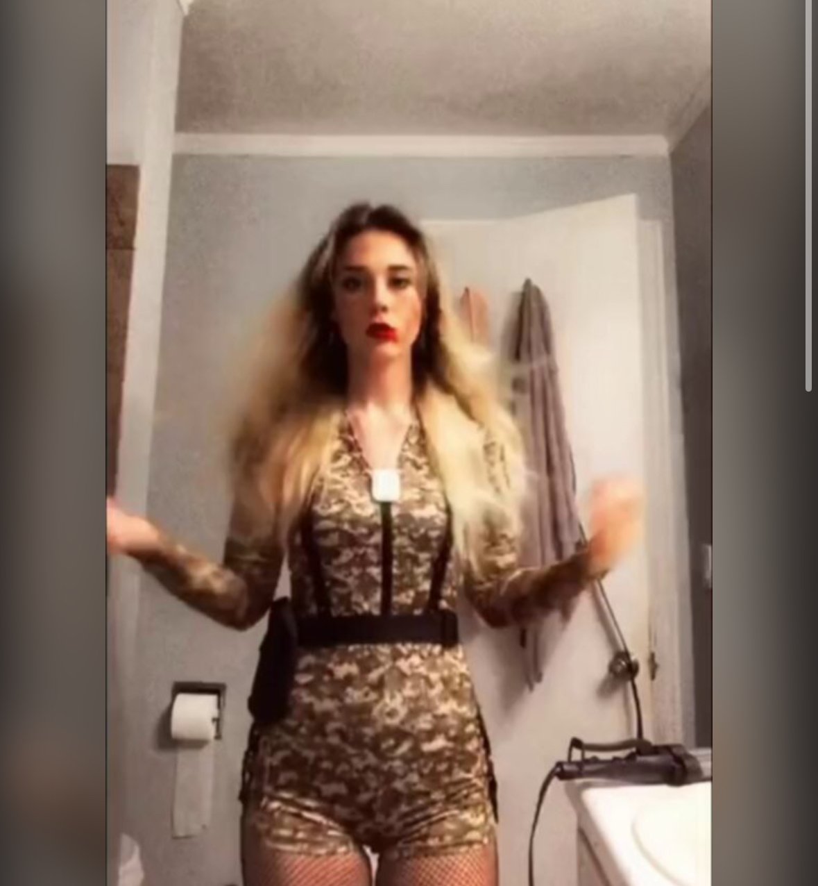 Cuck risked his girl. Caught the slut. Make her famous. Send me your sluts on kik @gthom559 #dN95enV9